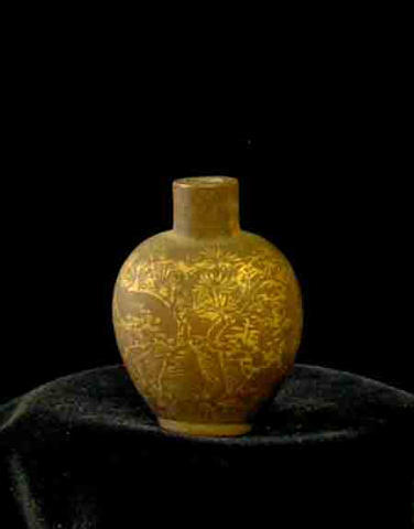 Snuff Bottle with Gold Design