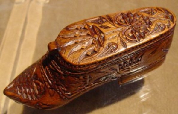 ori_392-34282-446567-18th-Century-Shoe-Snuff-Box-picture1